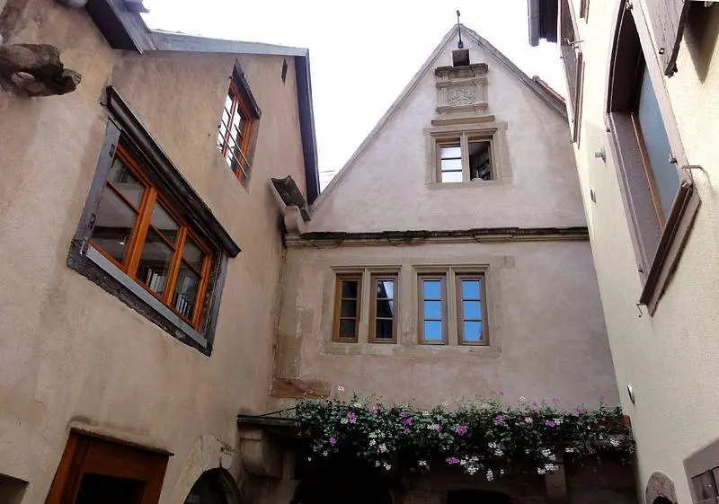 Foto von Altes Badezimmerhaus - © Ralph Hammann - Wikimedia Commons - © Creative Commons (https://creativecommons.org/licenses/by-sa/4.0/deed.fr)