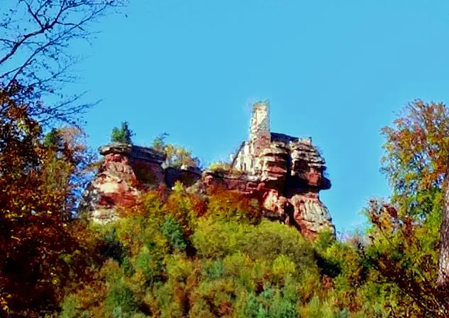 Foto von Ruinen des Schlosses von Lutzelhardt - R. Neuhard - © Creative Commons (https://creativecommons.org/licenses/by-sa/4.0/deed.fr)