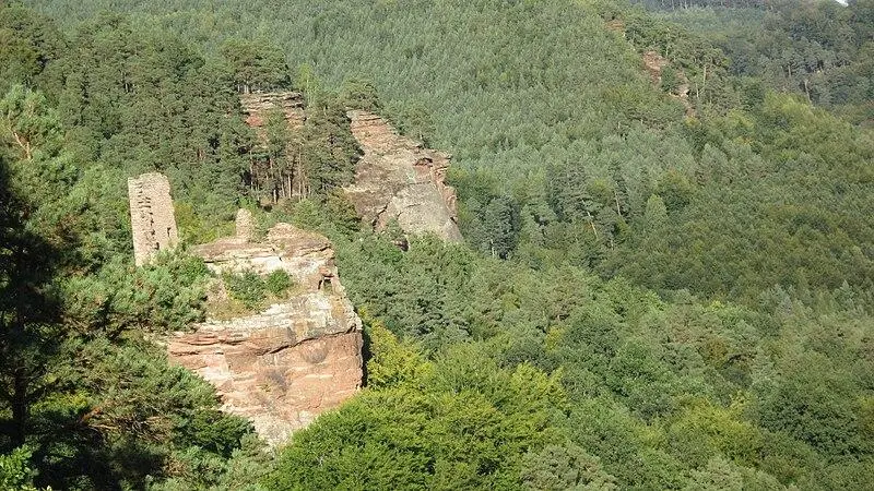 Foto von Ruinen von Château Petit-Arnsberg - Laurent Jerry - © Creative Commons (https://creativecommons.org/licenses/by-sa/4.0/deed.fr)