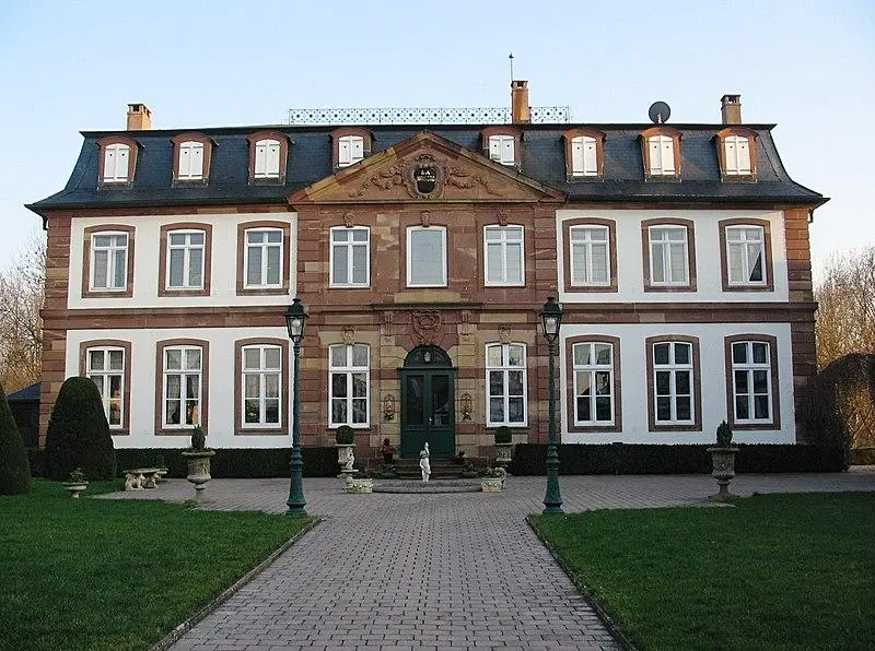Foto von Schloss - Denis Helfer - © Creative Commons (https://creativecommons.org/licenses/by-sa/4.0/deed.fr)