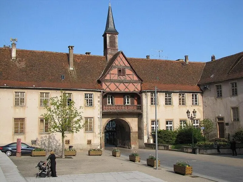 Picture of Ramparts and four old doors - © Ralph Hammann - Wikimedia Commons - © Creative Commons (https://creativecommons.org/licenses/by-sa/4.0/deed.fr)
