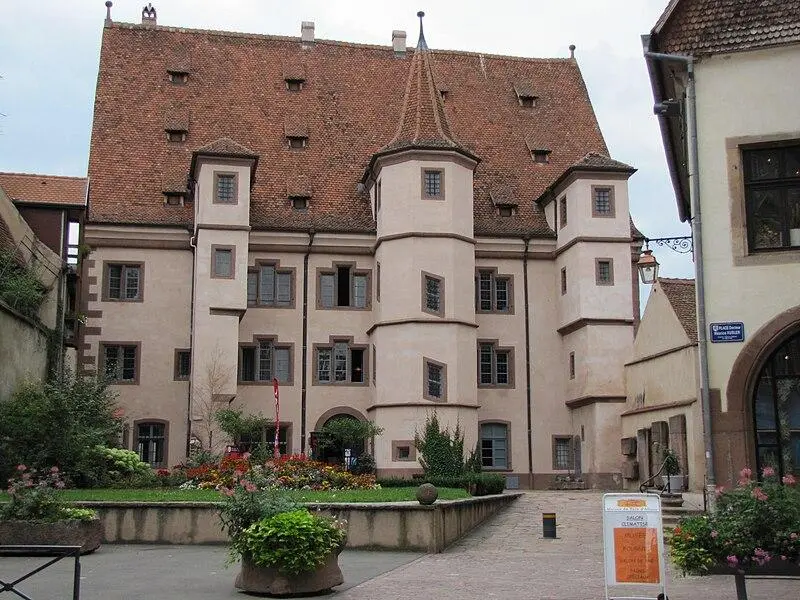 Picture of Former Ebersmunster hotel - © Ralph Hammann - Wikimedia Commons - © Creative Commons (https://creativecommons.org/licenses/by-sa/4.0/deed.fr)