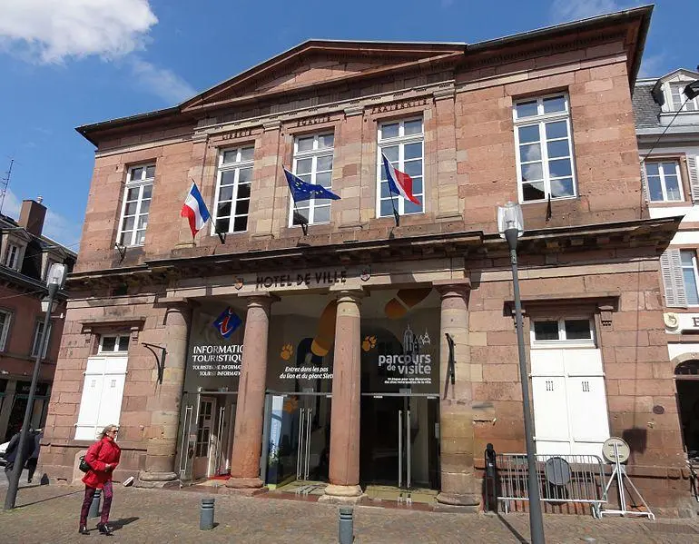 Picture of Town hall - © Ralph Hammann - Wikimedia Commons - © Creative Commons (https://creativecommons.org/licenses/by-sa/4.0/deed.fr)