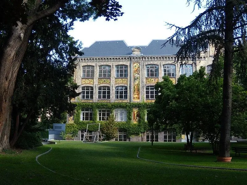 Foto von Gemeindeschule für dekorative Künste - Freddo - © Creative Commons (https://creativecommons.org/licenses/by-sa/4.0/deed.fr)