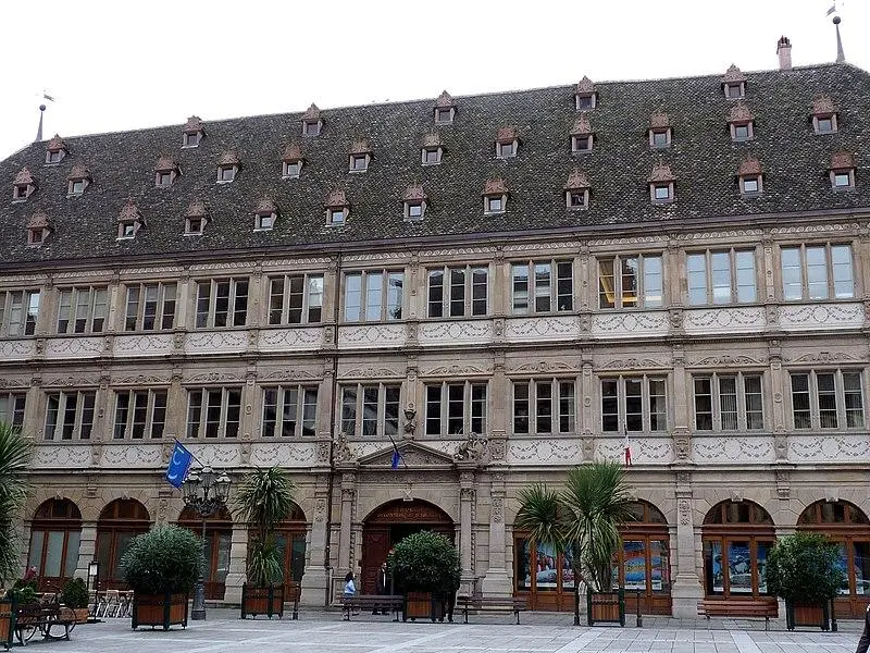 Foto von Ehemaliges Rathaus bekannt als Neue BAU, derzeit ein Hotel in der Handelskammer von Straßburg und Bas-Rhin, Industrie und Industrie - Ji-Elle - © Creative Commons (https://creativecommons.org/licenses/by-sa/4.0/deed.fr)