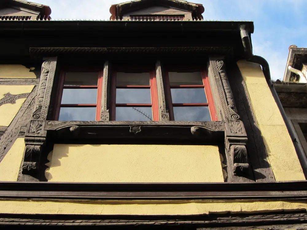 Foto de Edificio - Sous licence Creative Commons (https://creativecommons.org/licenses/by-sa/4.0/deed.fr) - Par Schlosser Saunal - © Creative Commons (https://creativecommons.org/licenses/by-sa/4.0/deed.fr)