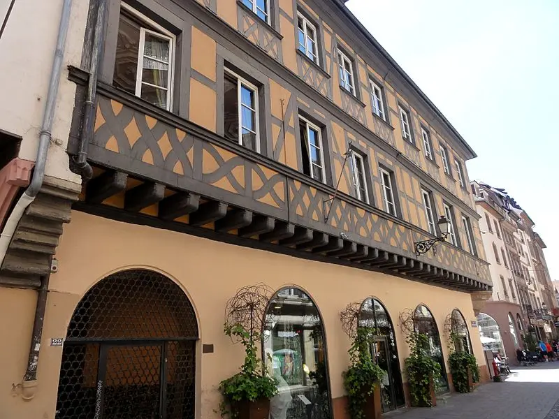 Foto de Edificio - © Ralph Hammann - Wikimedia Commons - © Creative Commons (https://creativecommons.org/licenses/by-sa/4.0/deed.fr)