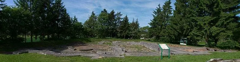 Foto von Gallo-römische Thermalbäder (auch in der Gemeinde Mackwiller) - Lidine Mia - © Creative Commons (https://creativecommons.org/licenses/by-sa/4.0/deed.fr)
