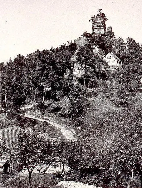 Foto von Ruinen des Château du Vieux-Windstein - Emile Wagner (1850-1922) - © Creative Commons (https://creativecommons.org/licenses/by-sa/4.0/deed.fr)