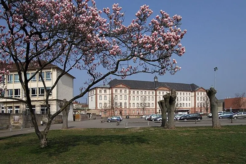 Foto von Ehemaliges Militär- und bürgerliches Krankenhaus - Gerd Eichmann - © Creative Commons (https://creativecommons.org/licenses/by-sa/4.0/deed.fr)