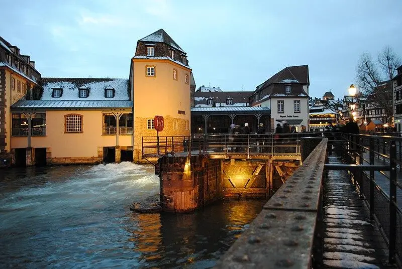 Foto de Refrigeradores viejos - Schlosser Saunal - © Creative Commons (https://creativecommons.org/licenses/by-sa/4.0/deed.fr)