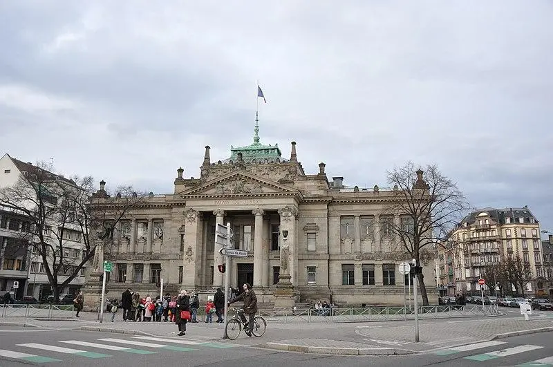 Foto von Gerichtsgebäude - M.Strīķis - © Creative Commons (https://creativecommons.org/licenses/by-sa/4.0/deed.fr)