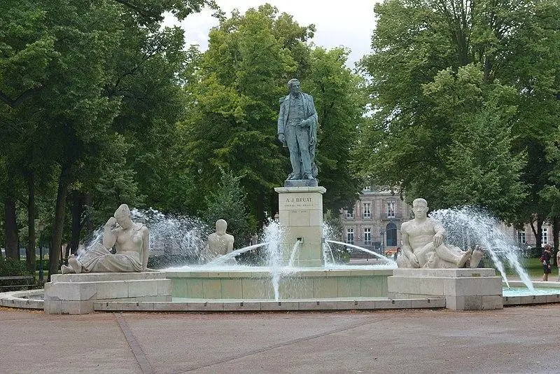 Foto von Admiral Bruat Statue - Ralf Roletschek - © Creative Commons (https://creativecommons.org/licenses/by-sa/4.0/deed.fr)