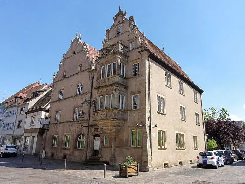 Foto von Hôtel de la Couronne, auch bekannt als Palais de la Régence - © Ralph Hammann - Wikimedia Commons - © Creative Commons (https://creativecommons.org/licenses/by-sa/4.0/deed.fr)