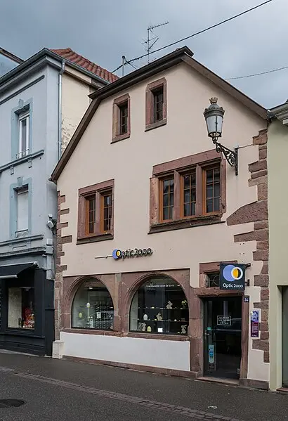 Foto di Edificio - Tournasol7 - © Creative Commons (https://creativecommons.org/licenses/by-sa/4.0/deed.fr)