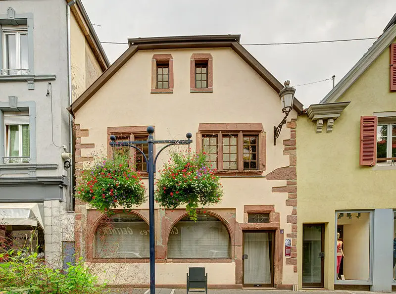 Foto di Edificio - Thomas Bresson - © Creative Commons (https://creativecommons.org/licenses/by-sa/4.0/deed.fr)