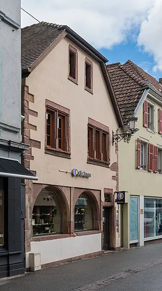 Foto di Edificio - Tournasol7 - © Creative Commons (https://creativecommons.org/licenses/by-sa/4.0/deed.fr)