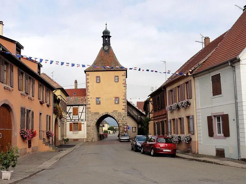 Foto von Überreste alter Befestigungen - © Ralph Hammann - Wikimedia Commons - © Creative Commons (https://creativecommons.org/licenses/by-sa/4.0/deed.fr)