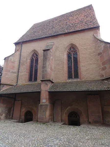 Foto von Saint-Michel Chapel und ihr Ossuar (untere Kapelle) - © Ralph Hammann - Wikimedia Commons - © Creative Commons (https://creativecommons.org/licenses/by-sa/4.0/deed.fr)