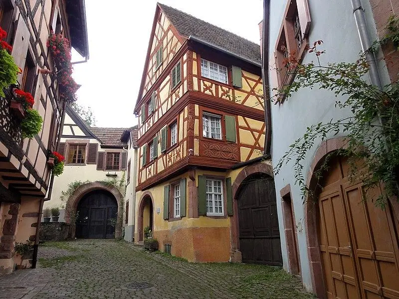 Foto di Keith House - © Ralph Hammann - Wikimedia Commons - © Creative Commons (https://creativecommons.org/licenses/by-sa/4.0/deed.fr)