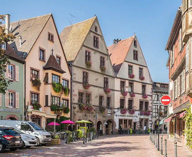 Foto di Edificio - Krzysztof Golik - © Creative Commons (https://creativecommons.org/licenses/by-sa/4.0/deed.fr)