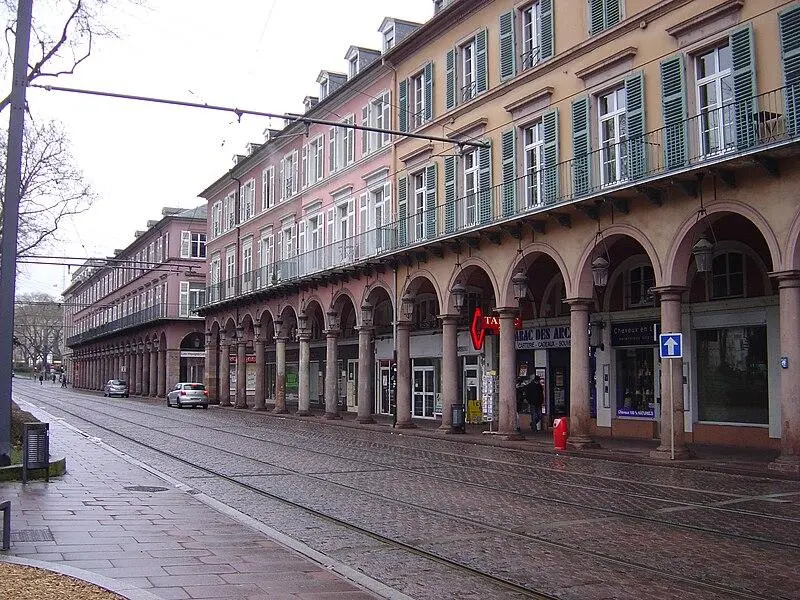 Foto von Gebäude an der Stipendienquadrat - Jospe - © Creative Commons (https://creativecommons.org/licenses/by-sa/4.0/deed.fr)