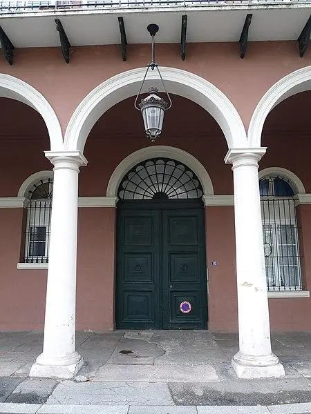 Foto von Gebäude an der Stipendienquadrat - Ji-Elle - © Creative Commons (https://creativecommons.org/licenses/by-sa/4.0/deed.fr)