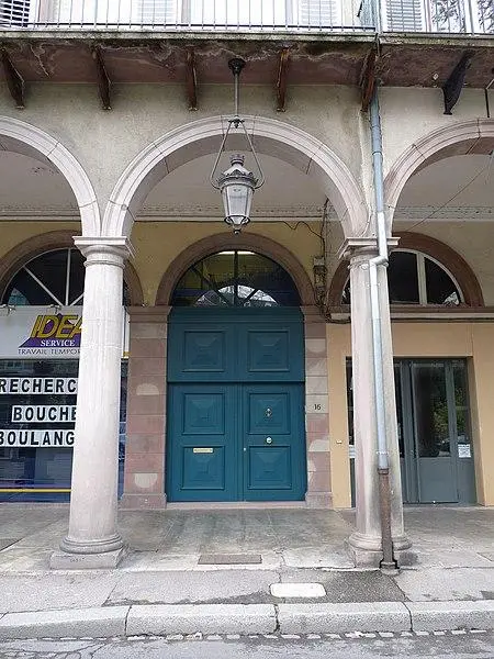Foto von Gebäude an der Stipendienquadrat - Ji-Elle - © Creative Commons (https://creativecommons.org/licenses/by-sa/4.0/deed.fr)