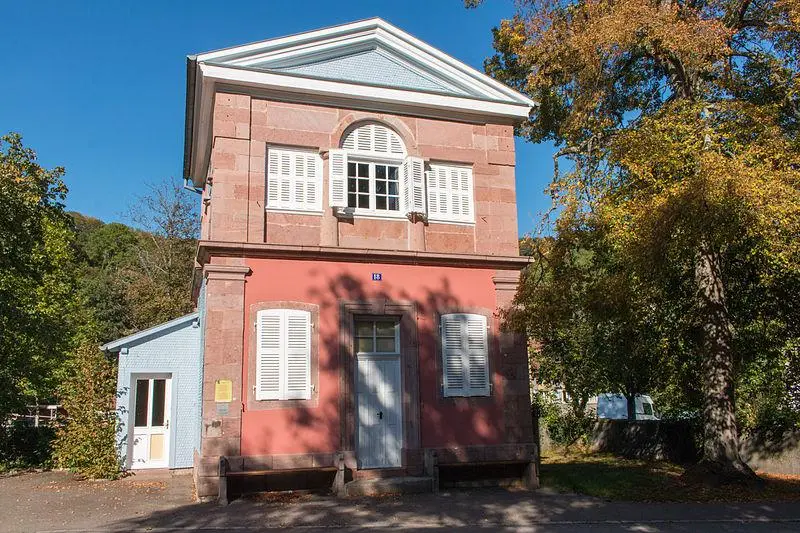 Foto von Gebäude - Charles Bauer - © Creative Commons (https://creativecommons.org/licenses/by-sa/4.0/deed.fr)