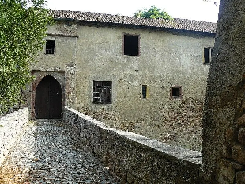 Foto von Altes Schloss - Bernard Chenal - © Creative Commons (https://creativecommons.org/licenses/by-sa/4.0/deed.fr)