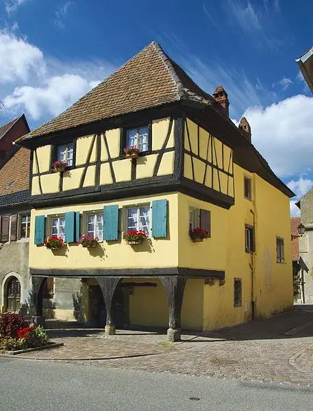 Foto von Gebäude oder Haus genannt drei Damen - Psu973 - © Creative Commons (https://creativecommons.org/licenses/by-sa/4.0/deed.fr)