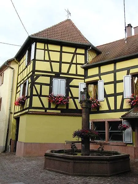 Foto von Brunnen vom 1601 - Eponimm - © Creative Commons (https://creativecommons.org/licenses/by-sa/4.0/deed.fr)