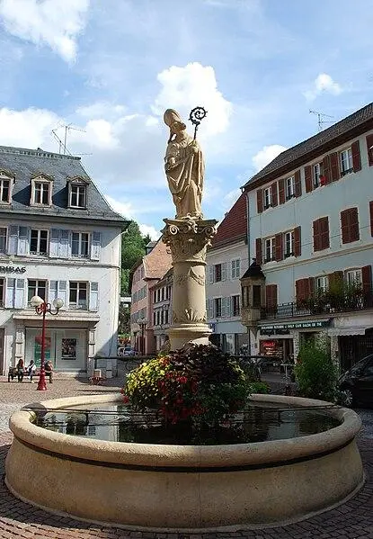 Foto von Saint-Thiébaut Brunnen - Juanje 2712 - © Creative Commons (https://creativecommons.org/licenses/by-sa/4.0/deed.fr)