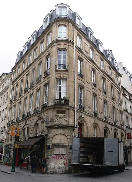 Foto di Edificio - Remi Mathis - © Creative Commons (https://creativecommons.org/licenses/by-sa/4.0/deed.fr)