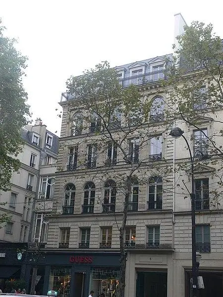 Foto de Edificio - Remi Mathis - © Creative Commons (https://creativecommons.org/licenses/by-sa/4.0/deed.fr)