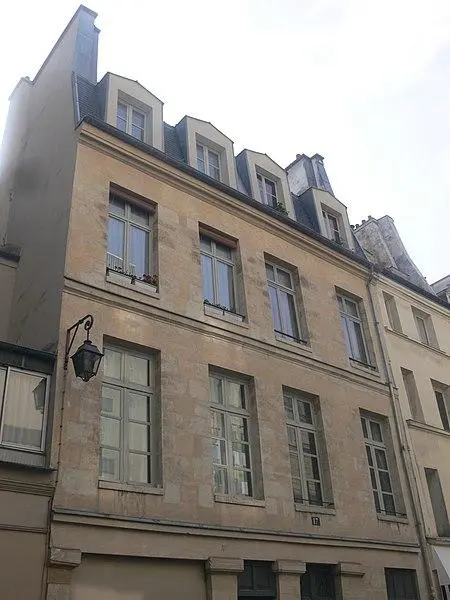 Foto von Gebäude - Remi Mathis - © Creative Commons (https://creativecommons.org/licenses/by-sa/4.0/deed.fr)