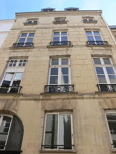 Foto von Gebäude - Remi Mathis - © Creative Commons (https://creativecommons.org/licenses/by-sa/4.0/deed.fr)