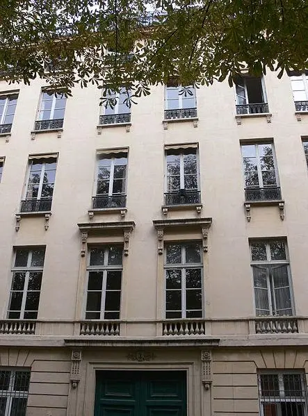 Foto di Edificio - Remi Mathis - © Creative Commons (https://creativecommons.org/licenses/by-sa/4.0/deed.fr)
