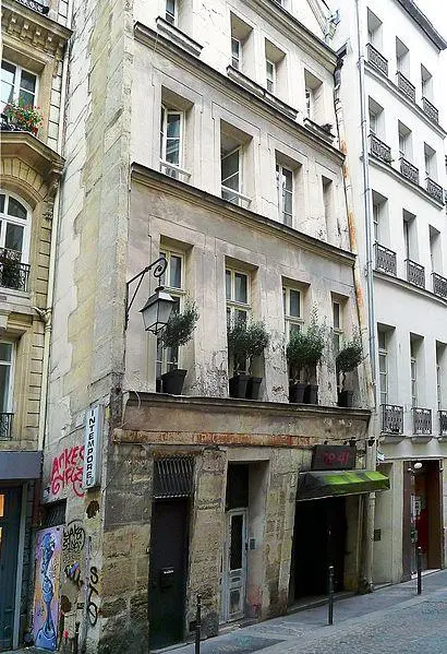 Foto de Edificio - Mbzt - © Creative Commons (https://creativecommons.org/licenses/by-sa/4.0/deed.fr)