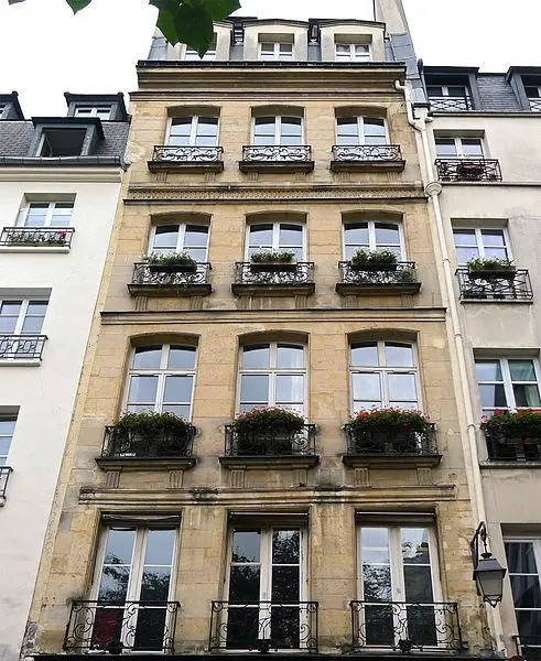 Foto di Edificio - Mbzt - © Creative Commons (https://creativecommons.org/licenses/by-sa/4.0/deed.fr)