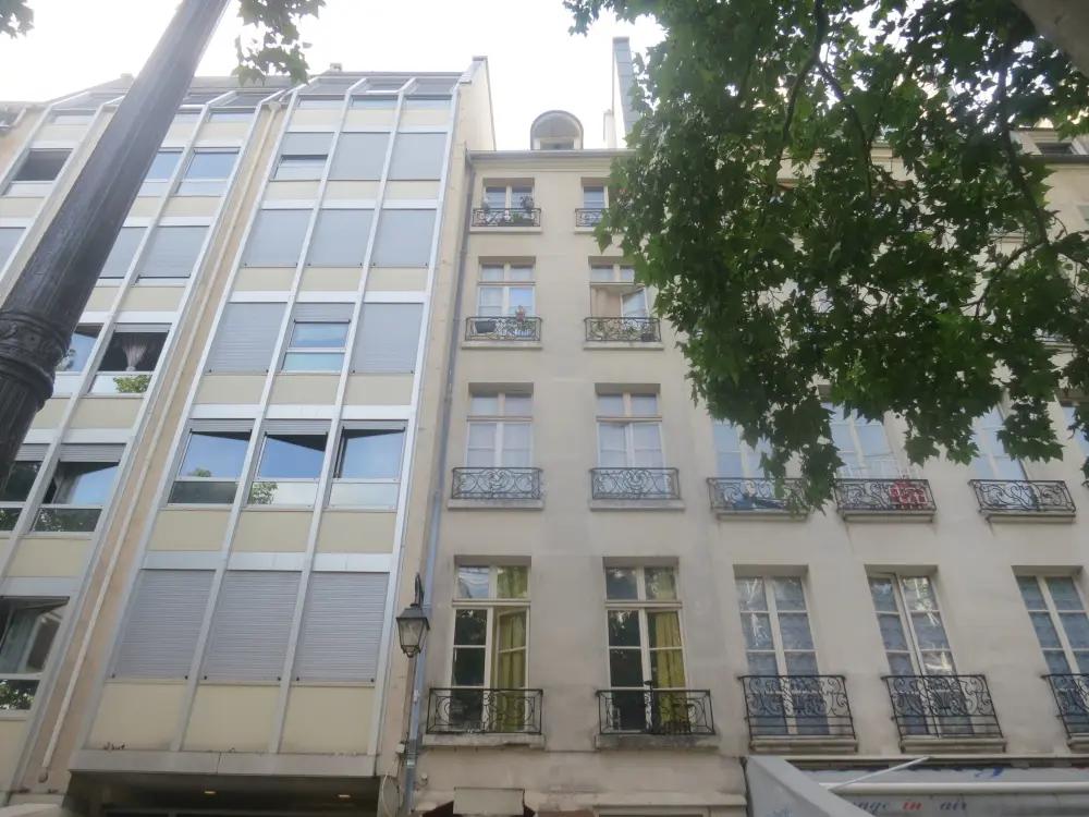 Foto de Edificio - Sous licence Creative Commons (https://creativecommons.org/licenses/by-sa/4.0/deed.fr) - Par Fabio Gargano - © Creative Commons (https://creativecommons.org/licenses/by-sa/4.0/deed.fr)