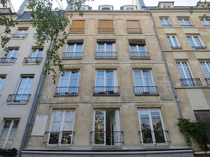 Foto di Edificio - Fabio Gargano - © Creative Commons (https://creativecommons.org/licenses/by-sa/4.0/deed.fr)