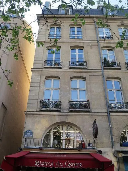 Foto von Gebäude - Fabio Gargano - © Creative Commons (https://creativecommons.org/licenses/by-sa/4.0/deed.fr)