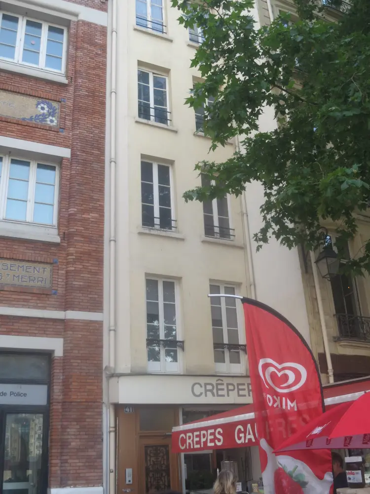 Foto di Edificio - Sous licence Creative Commons (https://creativecommons.org/licenses/by-sa/4.0/deed.fr) - Par Fabio Gargano - © Creative Commons (https://creativecommons.org/licenses/by-sa/4.0/deed.fr)