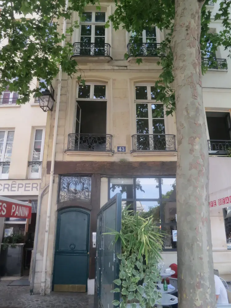Foto di Edificio - Sous licence Creative Commons (https://creativecommons.org/licenses/by-sa/4.0/deed.fr) - Par Fabio Gargano - © Creative Commons (https://creativecommons.org/licenses/by-sa/4.0/deed.fr)