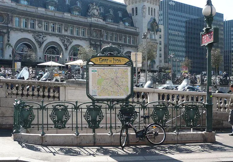 Foto von Metropolitan, Gare de Lyon Station - Oderik - © Creative Commons (https://creativecommons.org/licenses/by-sa/4.0/deed.fr)