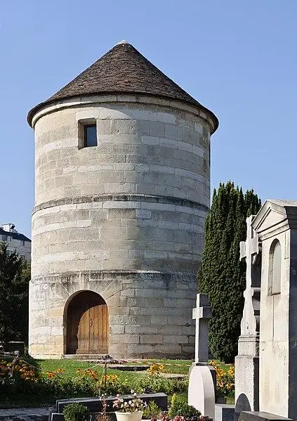 Picture of Tour du Moulin de la Charité (Montparnasse cemetery) - Myrabella - © Creative Commons (https://creativecommons.org/licenses/by-sa/4.0/deed.fr)
