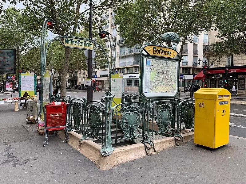 Foto von Metropolitan, Boissière Station - Chabe01 - © Creative Commons (https://creativecommons.org/licenses/by-sa/4.0/deed.fr)