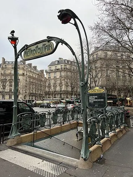 Foto von Metropolitan, Victor-Hugo Station - Chabe01 - © Creative Commons (https://creativecommons.org/licenses/by-sa/4.0/deed.fr)