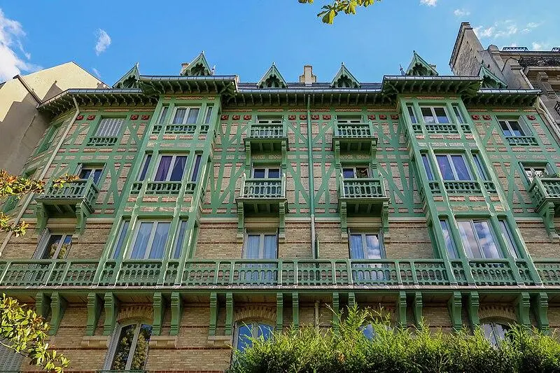 Foto von Gebäude - Merci d'indiquer cette ligne de crédit près de l'i - © Creative Commons (https://creativecommons.org/licenses/by-sa/4.0/deed.fr)